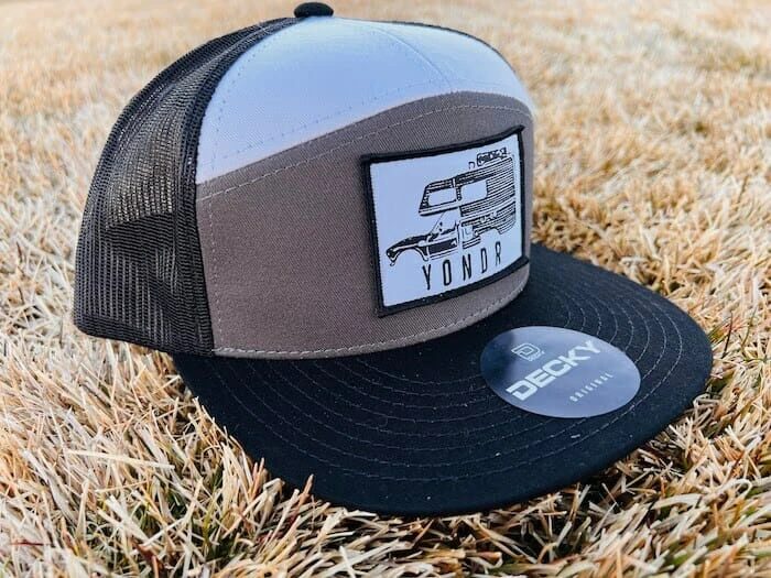 7 panel hat with yondr logo on it